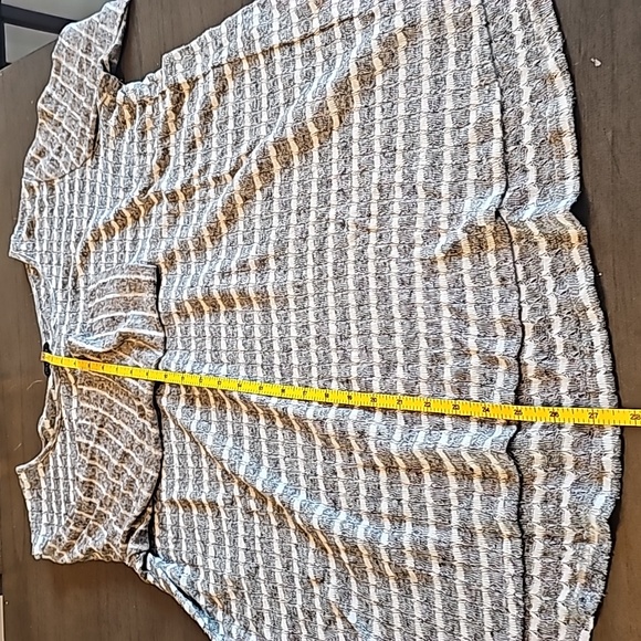 The Limited XL lightweight gray & white sweater (JM) - Picture 4 of 4